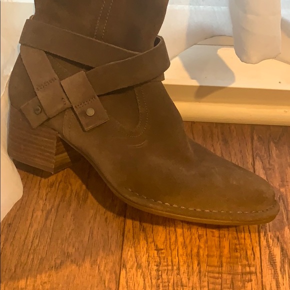 Boots - Picture 2 of 5